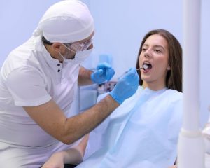 Finding the Right Fit: Essential Factors in Choosing a Cosmetic Dentist